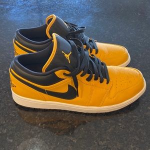Air Jordan 1 Low 'University Gold Black
